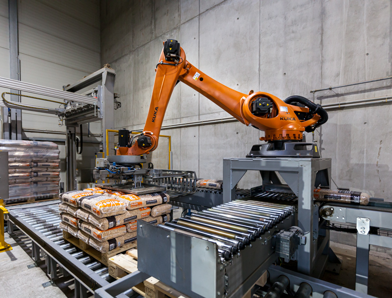 Pellet werden mit Maschine verarbeitet